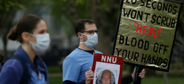 Enfermeras y enfermeros protestan afuera de la Casa Blanca; exigen equipos de protección | Video