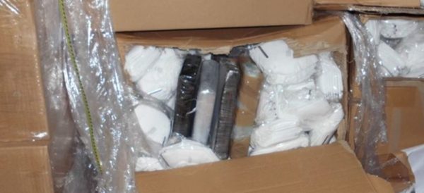 Cajas con mascarillas transportaban paquetes de cocaína en Reino Unido