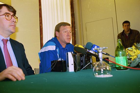 En el hotel, previo al partido frente a Lituania clasificatorio para el Mundial de Estados Unidos de 1994