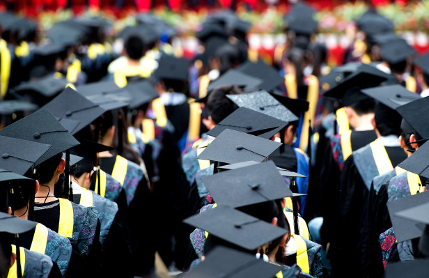 Facebook transmitirá una ceremonia virtual de graduación con Oprah y Miley Cyrus