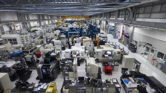 La fábrica de motores de Mercedes en Brixworth, trabajando a destajo para crear respiradores