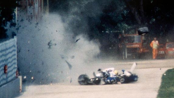 Senna impactó contra el muro de forma frontal