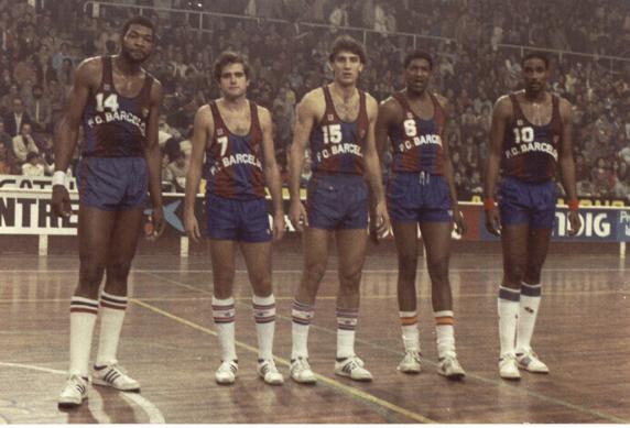 Epi, con el número 15, junto a Mike Davis, Nacho Solozábal, Chicho Sibilio y Marcellus Starks, un quinteto memorable del Barça