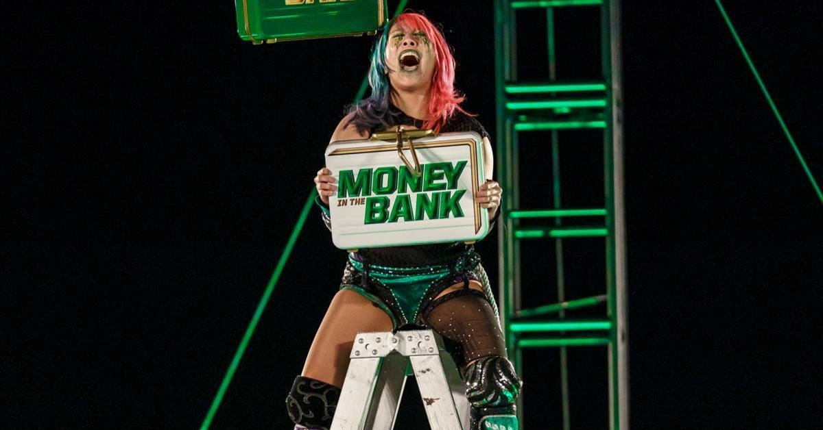 Asuka-WWE-Dinero-en-el-Banco