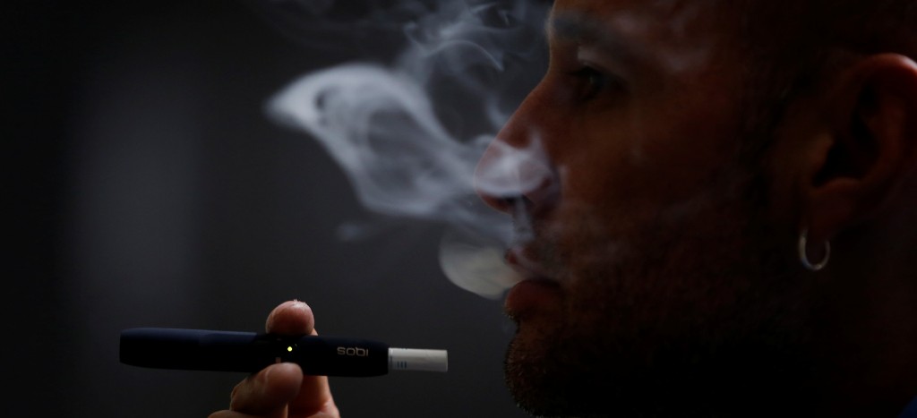 Cortina de humo: Philip Morris y su plan para convencer que IQOS es menos nocivo que un cigarrillo