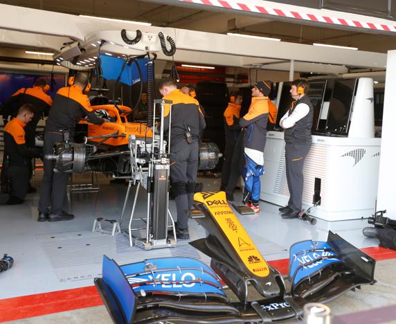 El box de McLaren en el pasado test de pretemporada de F1 en Barcelona