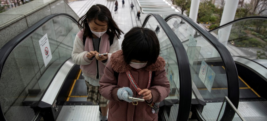 Advierten en Japón peligro por uso de mascarillas en menores de 2 años