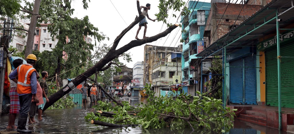 Azota ciclón a India y Bangladesh; reportan 82 muertos e inundaciones