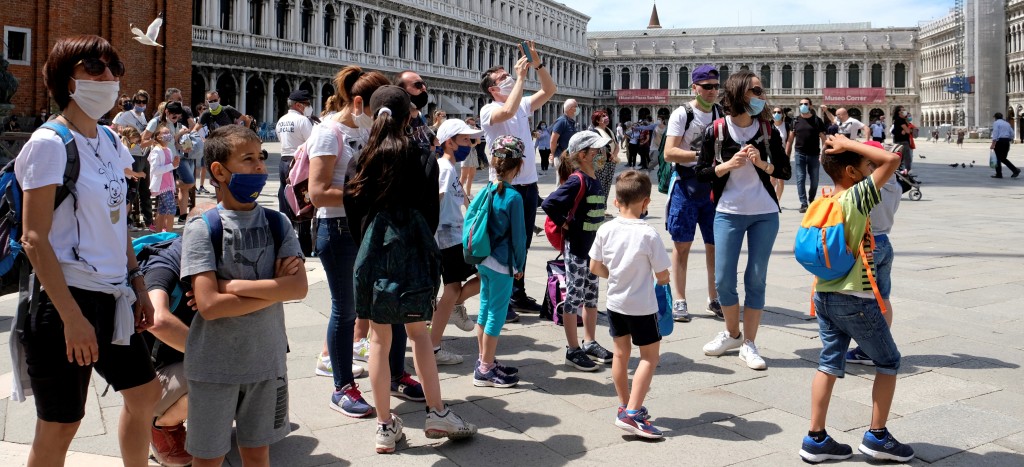 Busca Italia voluntarios para asegurar el distanciamiento social