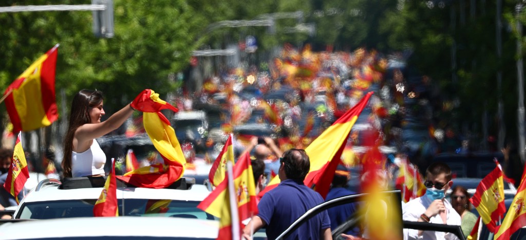 Convocados por VOX, madrileños salen a protestar y pedir la dimisión de Pedro Sánchez