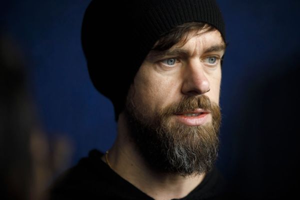 Jack Dorsey explica por qué Twitter verificó las afirmaciones de voto falso de Trump