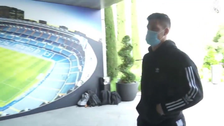 Luka Jovic acudió la Ciudad Deportiva para ver el estado de su lesión