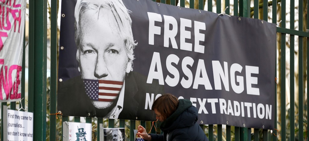 Justicia británica pospone audiencia de extradición de Assange