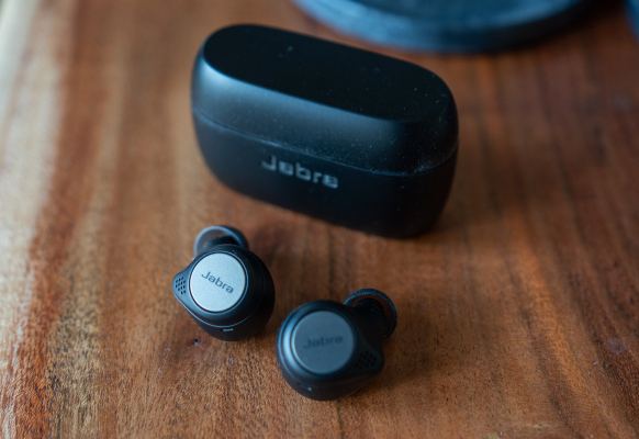 Los auriculares Elite Active 75t de Jabra ofrecen un gran valor y sonido tanto para los entrenamientos como para los días de trabajo.
