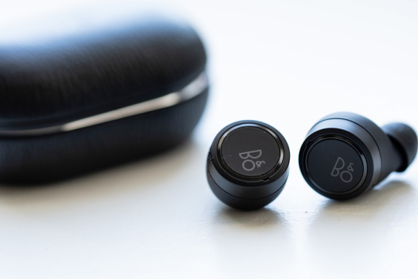 Los últimos auriculares Beoplay E8 totalmente inalámbricos de Bang & Olufsen ofrecen el mejor sonido y comodidad