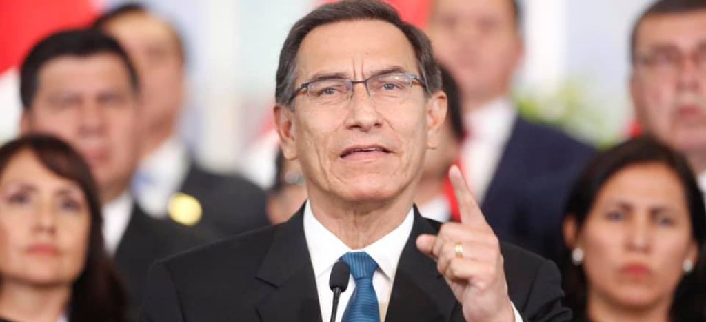 Presidente y ministros en Perú recortan su sueldo para ayudar a víctimas de Covid-19