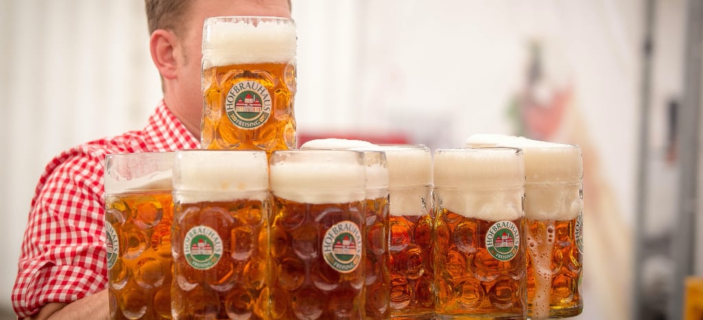 Bares regalarán un millón de cervezas tras cuarentena en Europa
