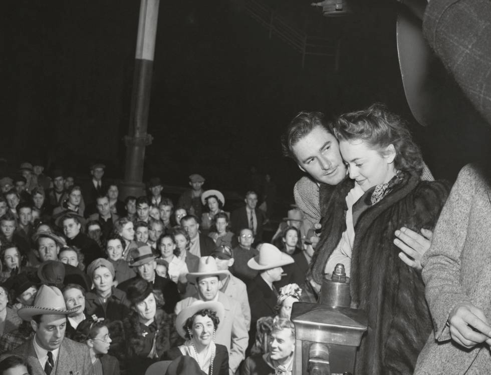 Errol Flynn y Olivia De Havilland en el estreno de 'Camino de Santa Fe', la película que rodaron juntos en 1940.