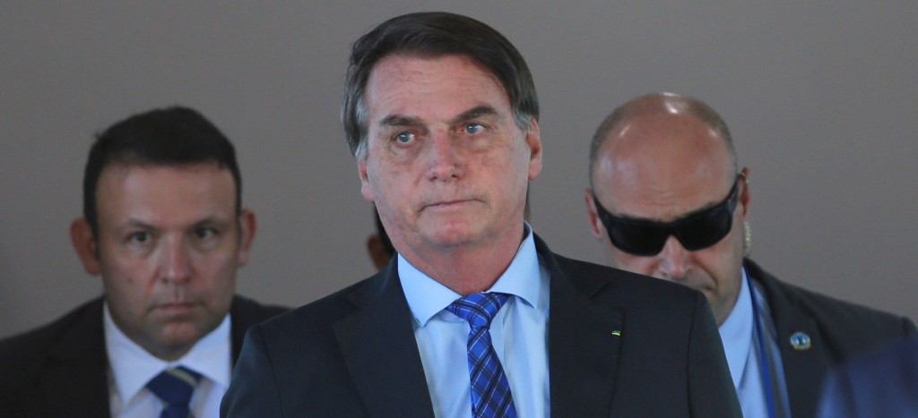 Bolsonaro veta entrega de fondos millonarios a autoridades locales para combate de Covid-19