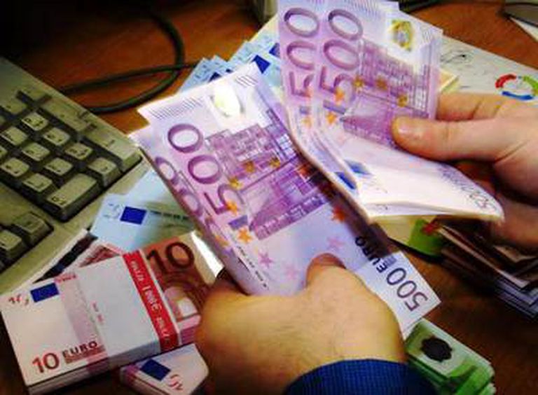 Billetes de 500 euros en una sucursal bancaria.