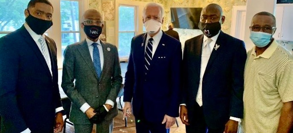 Joe Biden se reúne con familiares de George Floyd