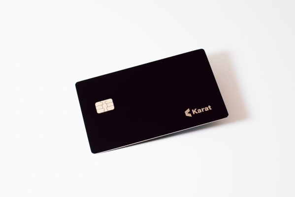 Karat lanza una tarjeta de crédito para creadores en línea