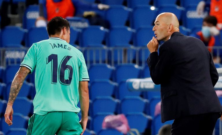 James y Zidane, durante el Real Sociedad-Real Madrid.