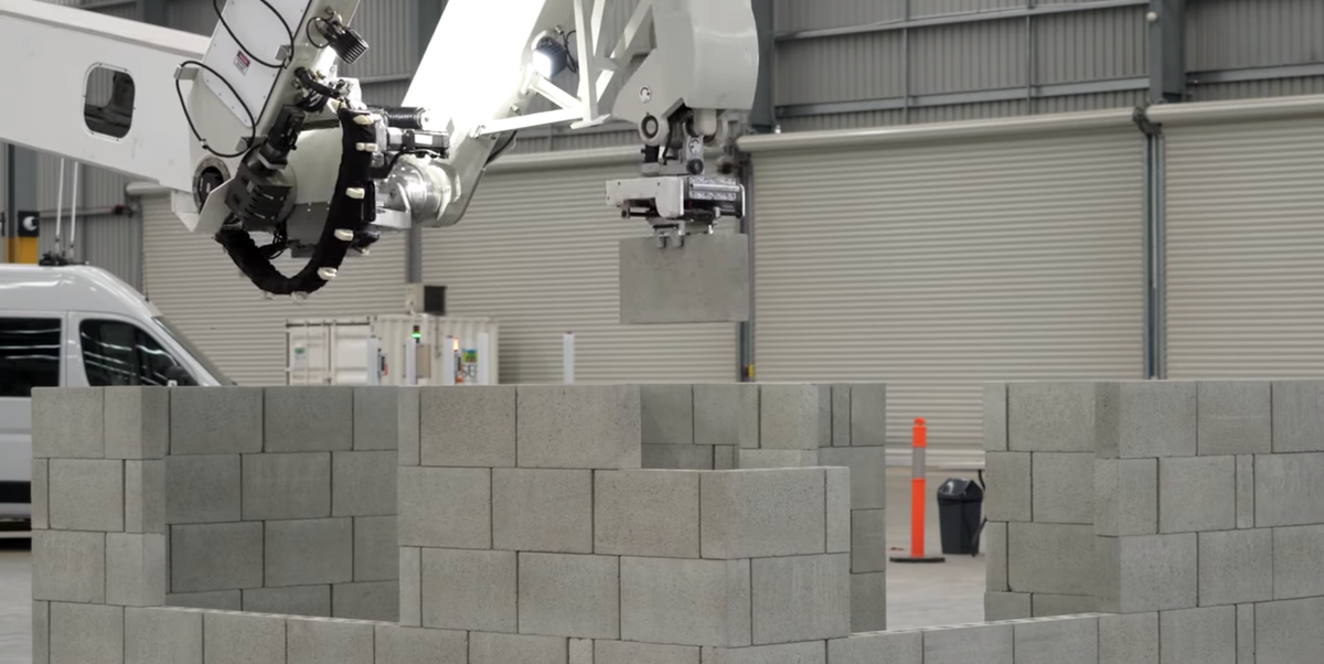 Watch a Bricklaying Robot Set a New Lay Speed Record