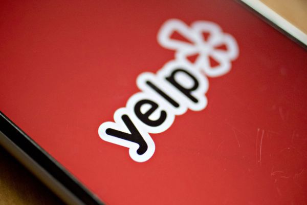 Yelp pone la confianza y la seguridad en el centro de atención