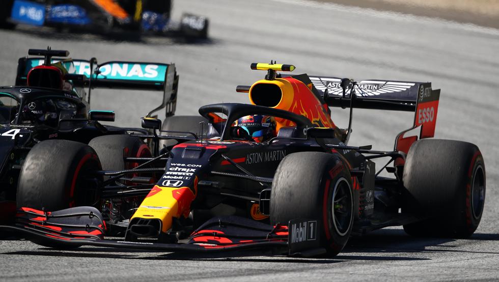Red Bull explota contra Hamilton