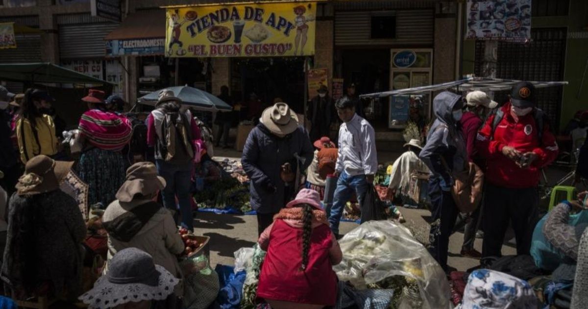 Coronavirus en Bolivia: colapso del sistema funerario y fase explosiva de contagios