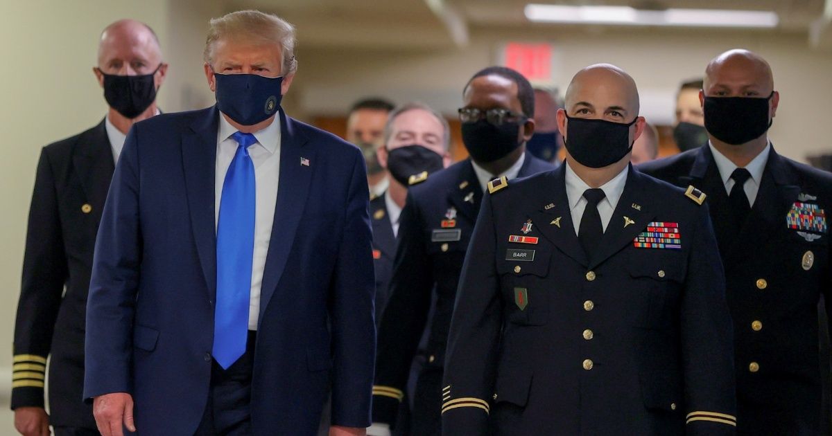 Estados Unidos: Donald Trump se mostró por primera vez con barbijo desde el inicio de la pandemia de coronavirus