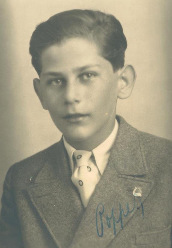 Jirí Popper, víctima de Auschwitz, con una insignia de la Real en la solapa