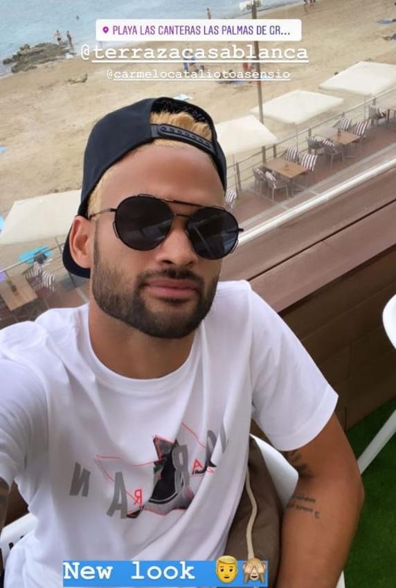 Willian José se hace un selfie con su nuevo 'look' en Gran Canaria