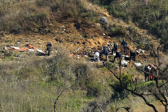 Imagenes de los restos del accidente mortal de Kobe Bryant en las colinas de Calabasas.