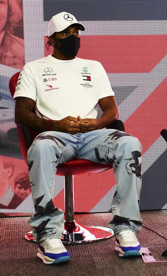 Lewis Hamilton en la rueda de prensa