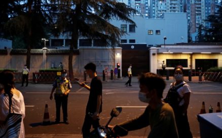 Revira China y ordena a EU cerrar consulado de Chengdu