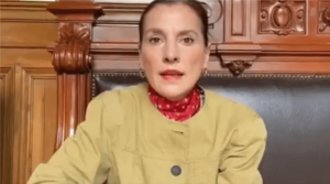 Beatriz Gutiérrez ofrece disculpas tras expresar: “no soy médico” en respuesta a padres de niños con cáncer
