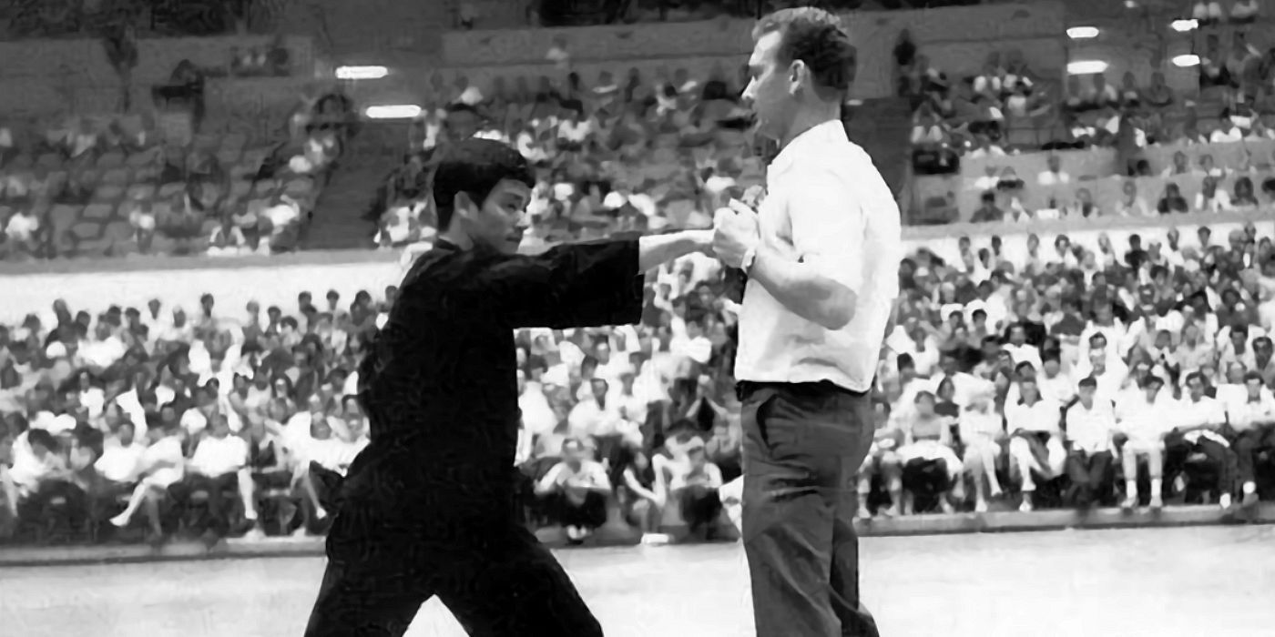 Cómo funciona realmente el golpe de una pulgada de Bruce Lee | Screen Rant
