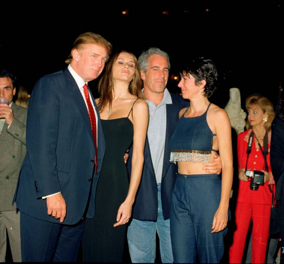 Donald y Melania Trump, junto a Jeffrey Epstein y Ghislaine Maxwell, en Florida (EE UU), en 2000.