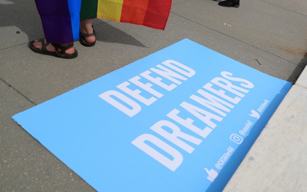 EU planea extender protección durante un año contra deportación a ‘dreamers’