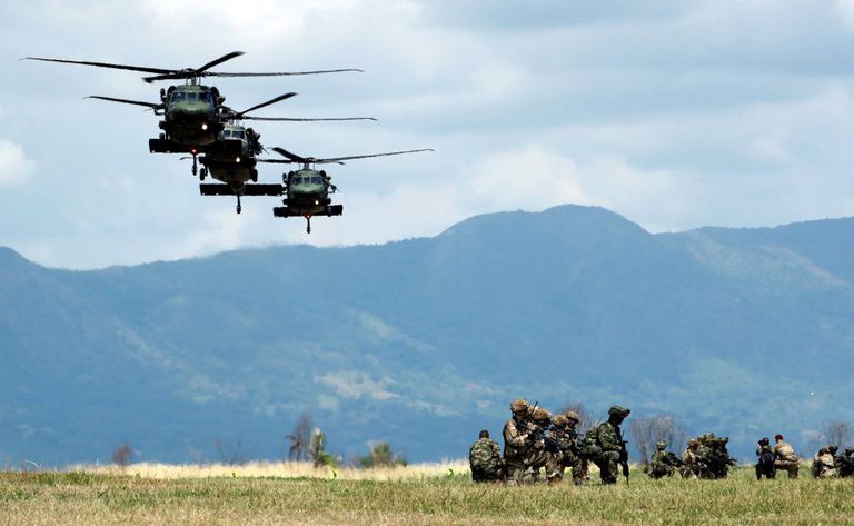 Soldados los ejércitos de Colombia y Estados Unidos participan en ejercicios militares conjuntos en el Centro Nacional de Entrenamiento de Tolemaida (Colombia).