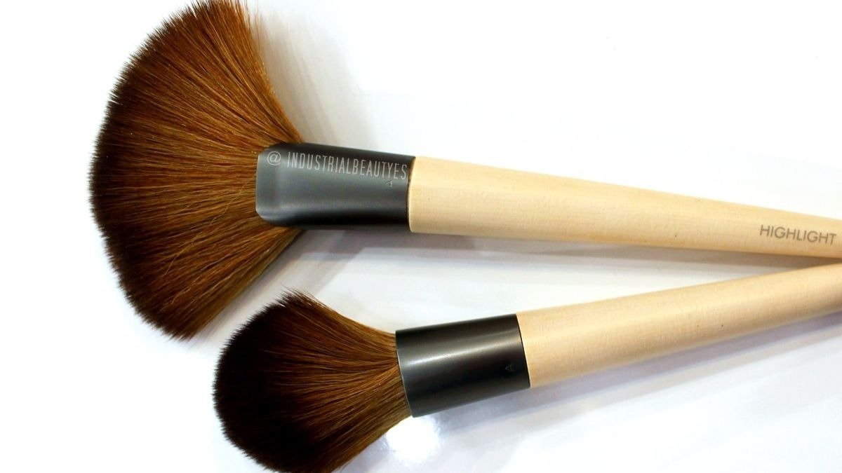 Limpia tus brochas de maquillaje en 3 sencillos pasos
