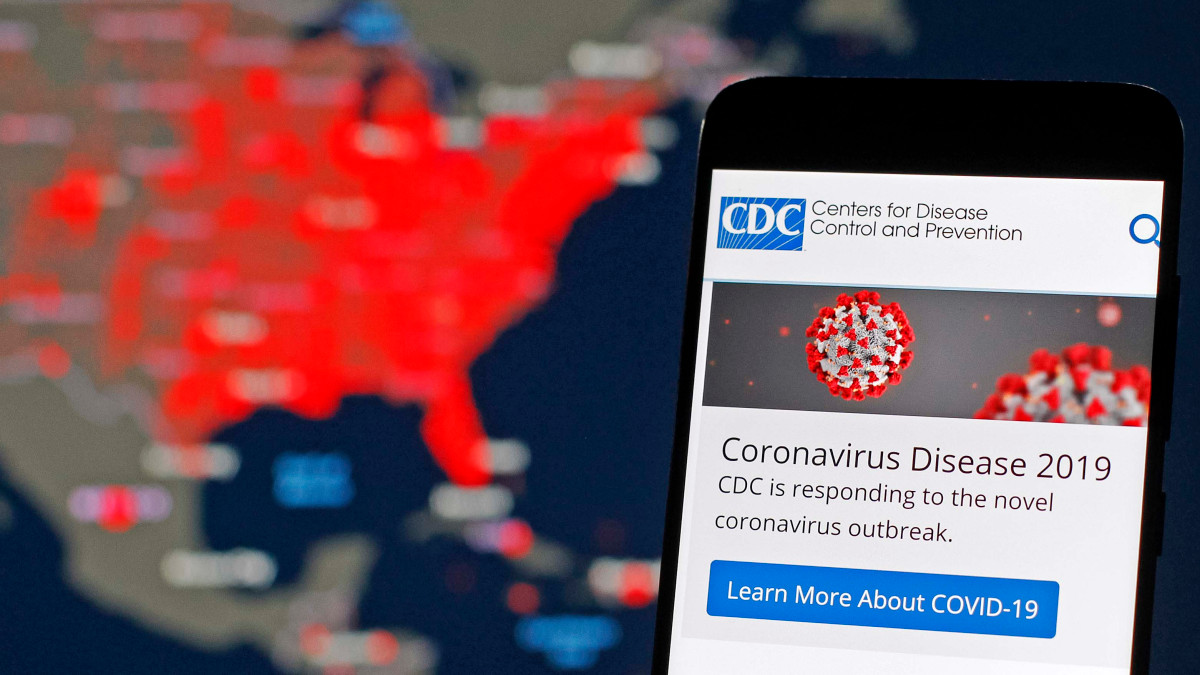 Los CDC modifican su lista de personas con mayor riesgo si se contagian de COVID-19