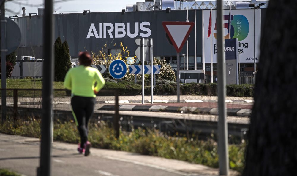 Más de 2.000 trabajadores de Airbus se manifiestan contra los despidos en Getafe