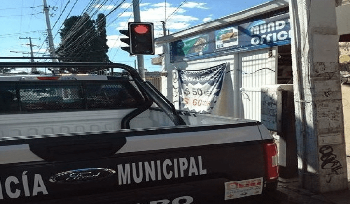 Violento asalto cometen menores de edad, armados asaltan negocio, en avenida Revolución de Querétaro