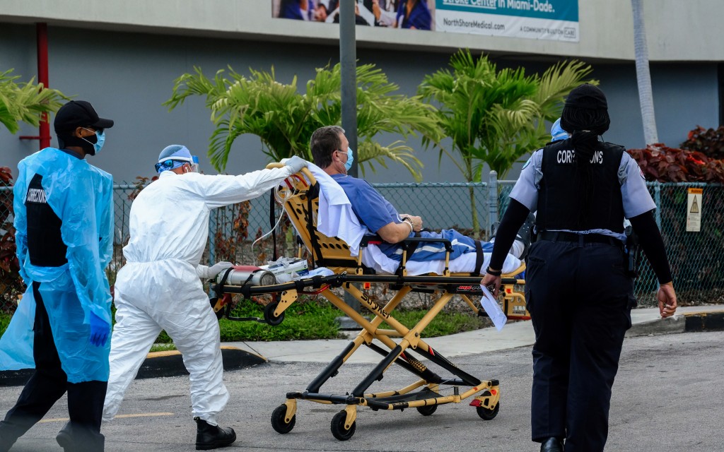 Covid-19 en EU: Florida reporta alza de casos; 14 estados con hospitalizaciones récord