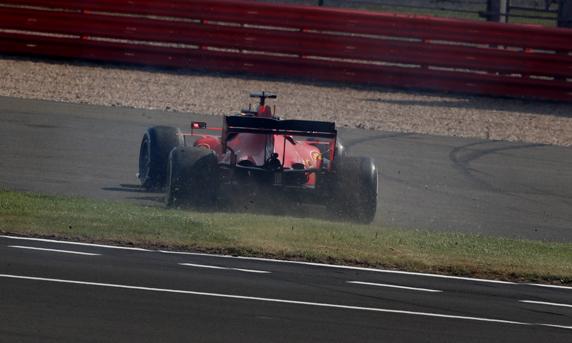 Vettel trompeó en la salida del GP 70 aniversario de F1 2020