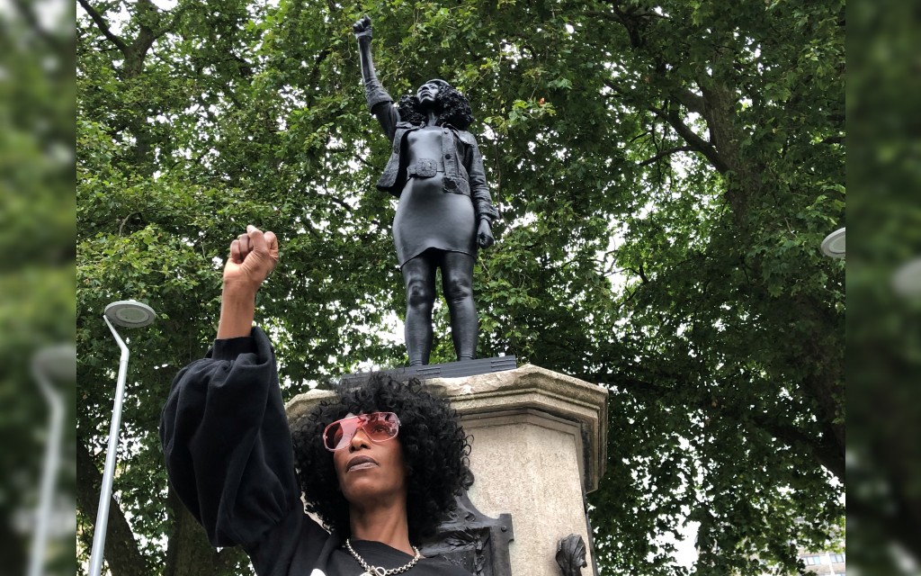 Retiran en Bristol estatua inspirada en manifestante del Black Lives Matter