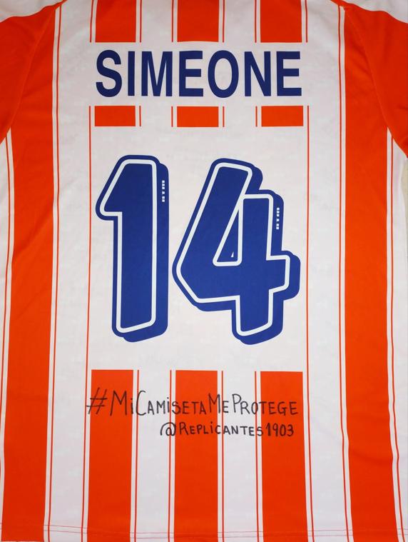Camiseta regalada a Simeone para apoyar al Atlético en la Champions